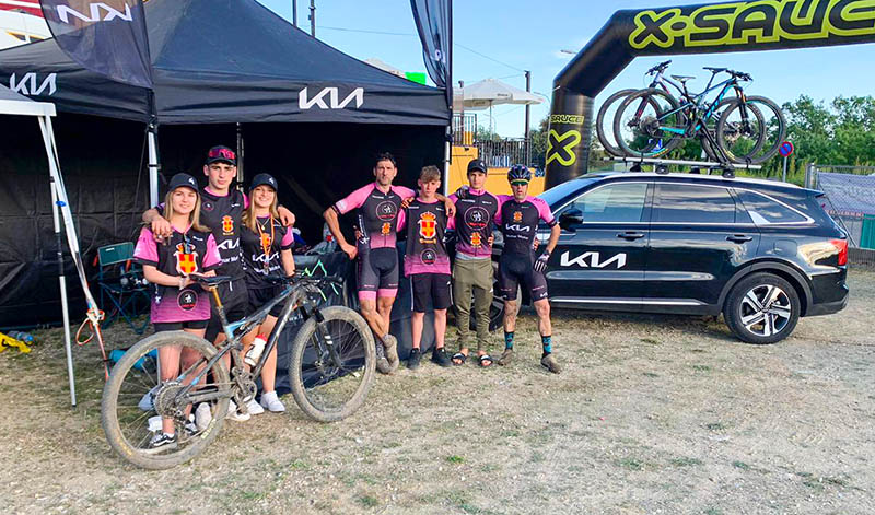 Integrantes del Castañeda-KIA Numar Motor en el G.P. X-SAUCE/SUPER CUP MTB / ©Castañeda-KIA Numar Motor