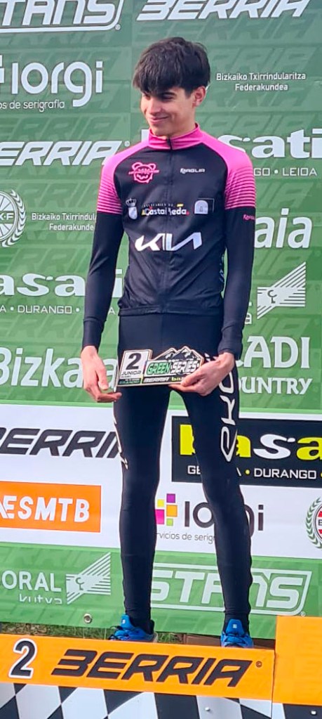 Jaramillo celebrando su segundo puesto en la Green Series XCO. 