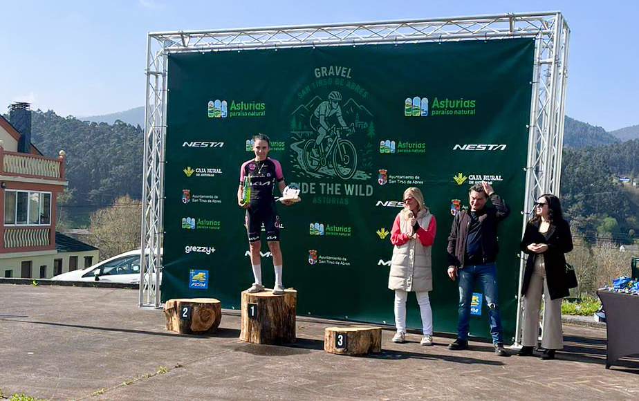 Carlota Casanueva en el pódium como primera sub-23