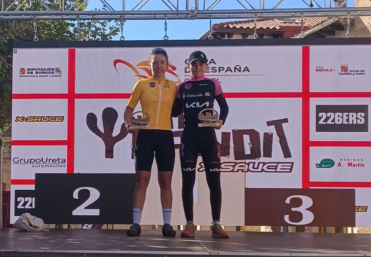 Carlota Casanueva en el podio de la última prueba de la Copa de España de Gravel 2026. FOTO: RFEC